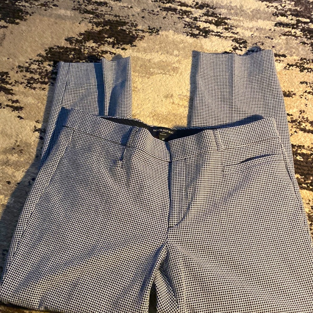 Banana Republic. Size 10. capri dress pants
